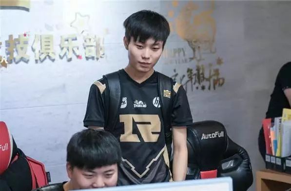 对职业球员 对职业球员